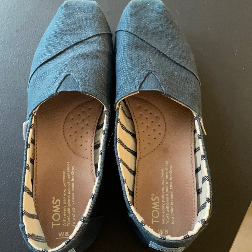 Navy blue toms